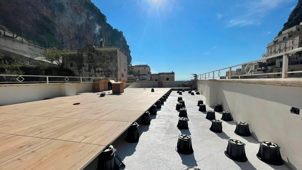 The new Terrace ovelooking the sea in Costiera Amalfitana